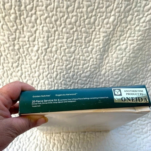 New old stock, Oneida Kenwood, Golden Natchez flatware, 20 piece 24K gold plated - Picture 3 of 11